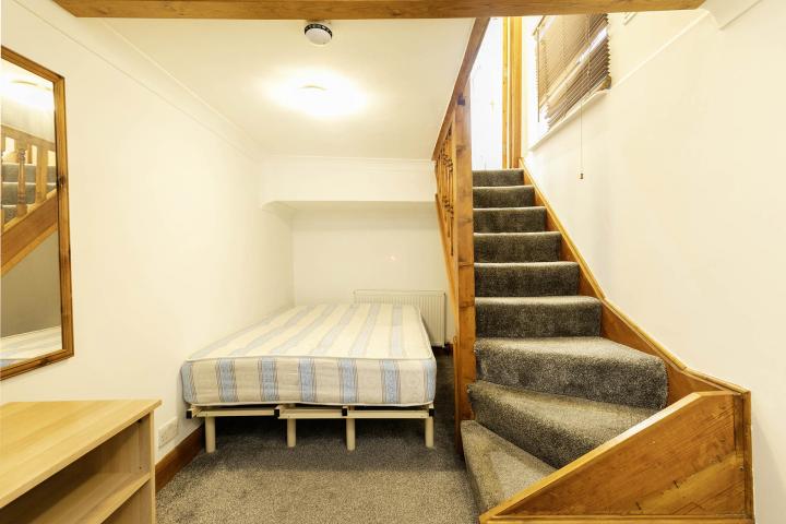 			1 Bedroom, 1 bath, 1 reception Flat			 Heathfield Park, Willesden Green (Council tax, Gas+ Water Included)